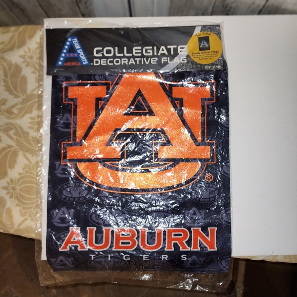 Collegiate Decorative Flag - Picture 2 of 5